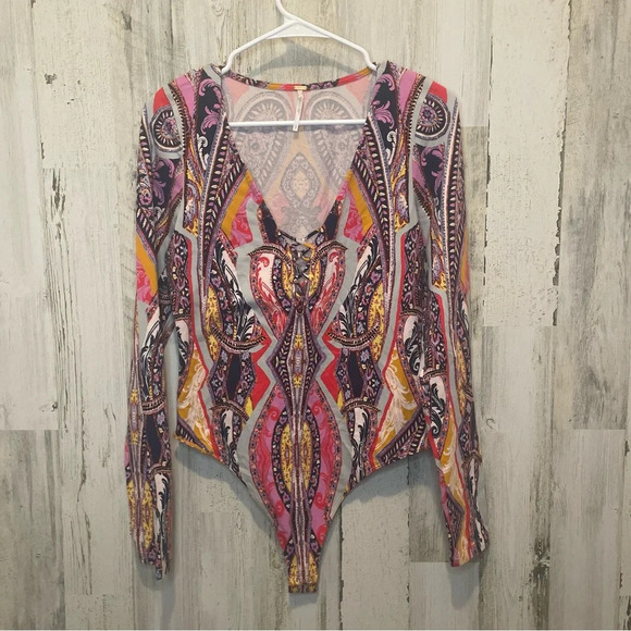 Free People Pick a Place V-Neck Bodysuit- Boho Abstract Paisley Print size L - Picture 2 of 8